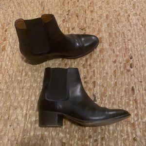 FRYE Chelsea Leather Dara boot